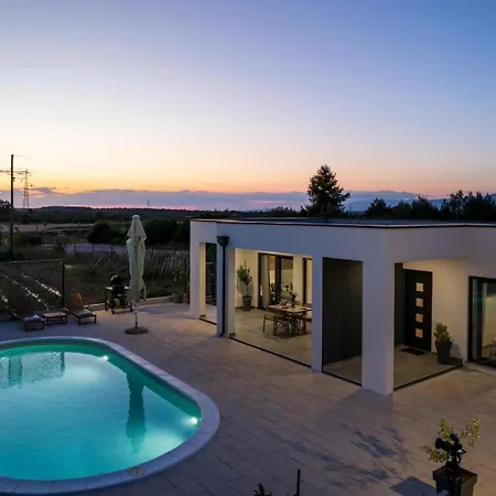 Akadia Holiday - Heated Pool Vila Zadar