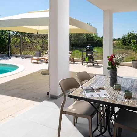 Akadia Holiday - Heated Pool Vila